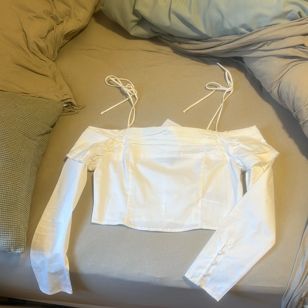 Forever 21 size medium brand new never worn white linen off the shoulder top